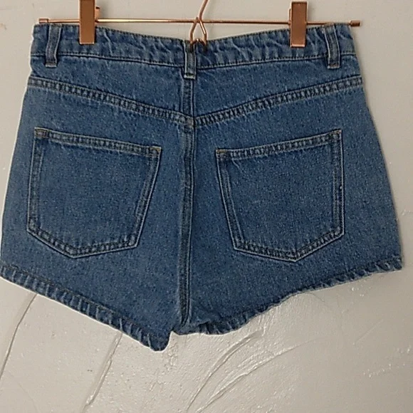 H&M Coachella High Rise Rose Embroidered Jean Shorts Size 8 Festival Boho - Picture 4 of 6